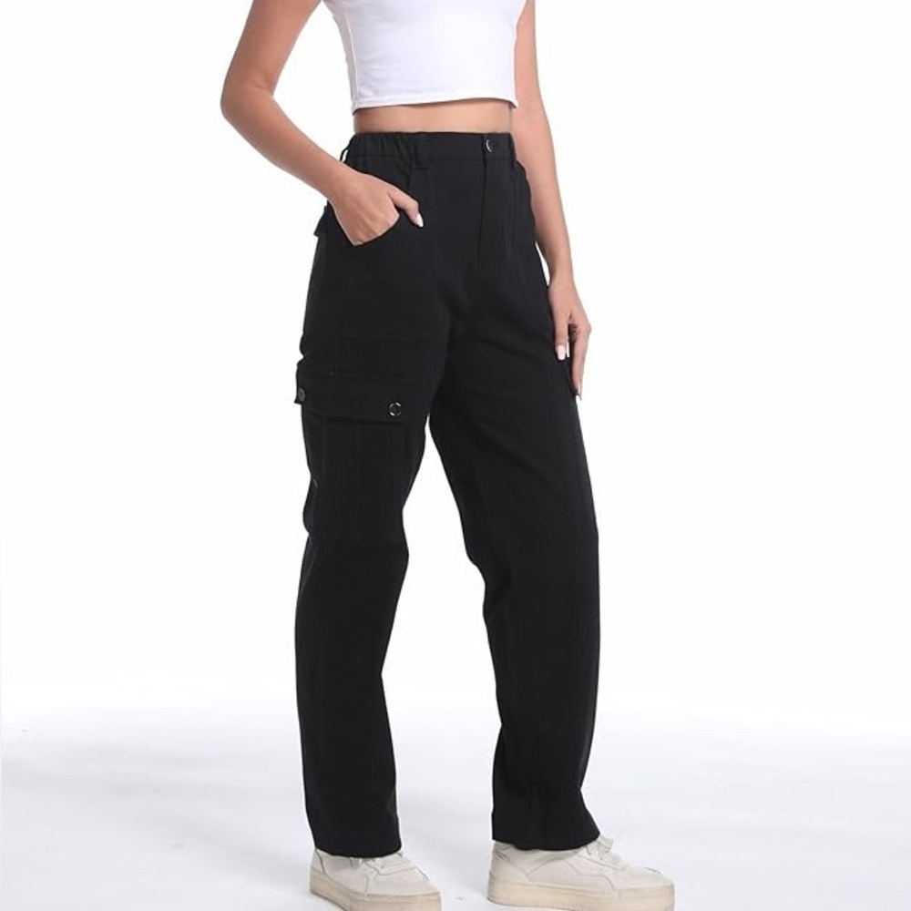 EXCELLENT CONDITION SIZE 2 TITLE NINE BLACK STRAIGHT LEG CARGO-STYLE PANTS